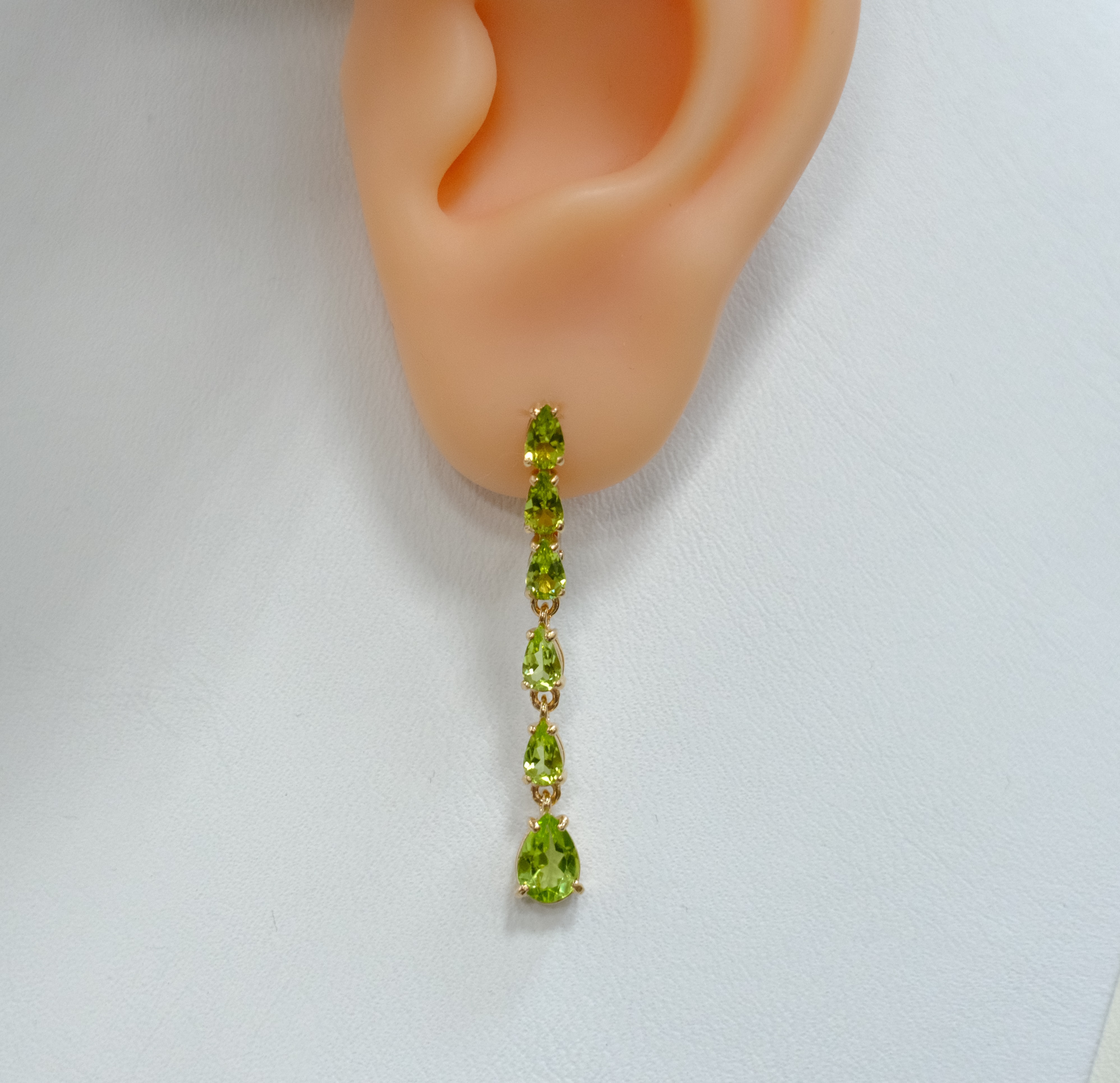 Серебряные серьги с хризолитами